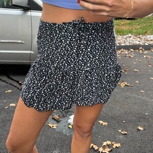 Brandy Melville Floral Navy Women's Shorts